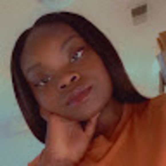 Meet your Posher, Kayla - Picture 1 of 1